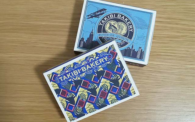オシャレなTAKIBIBAKERYの紅茶はマッチ箱風の箱に入っています。